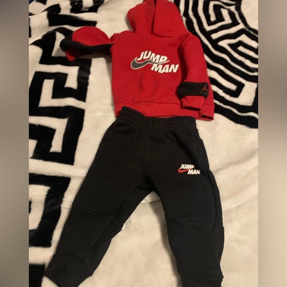 Red and black Jordan fleece suit 12m - Picture 3 of 3